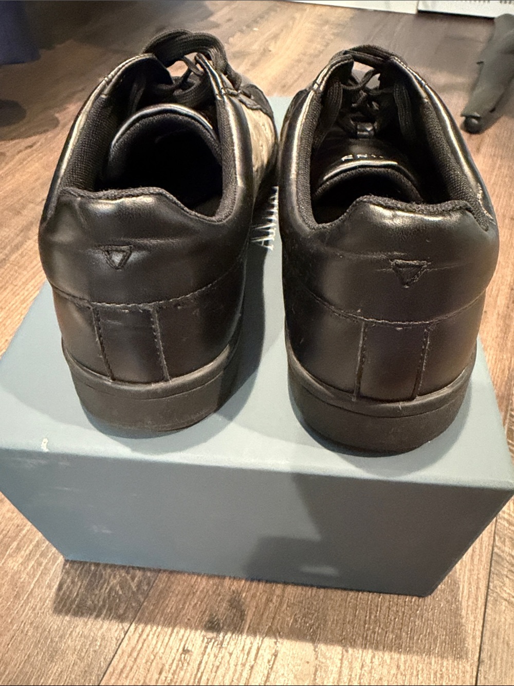 Guess Black Men’s Leddy Leather Sneakers with Gray Monogram Panels Size US 9.5 - Picture 4 of 4